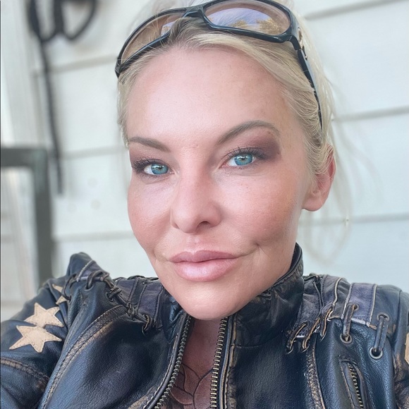 Meet your Posher, Violet - Picture 4 of 4